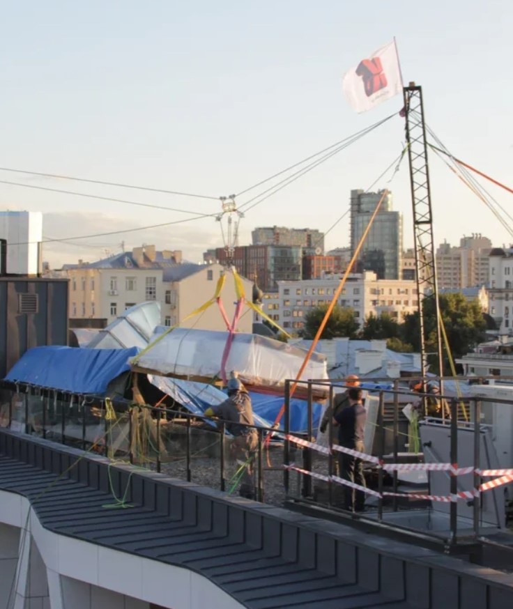 Подъем груза на крышу)